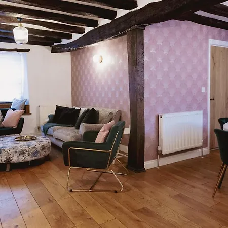 Host & - Iris Apartment