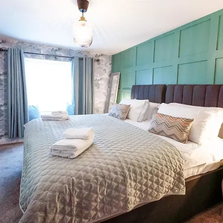 Host & - Iris Apartment Pickering